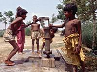 Rulipara char Childs around a deep water pump.JPG